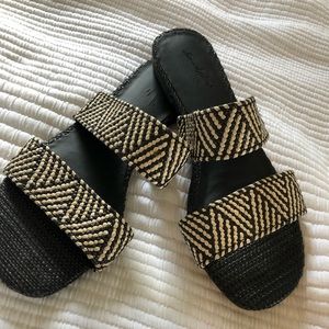 ❌ S O L D ❌Universal Thread Sandals